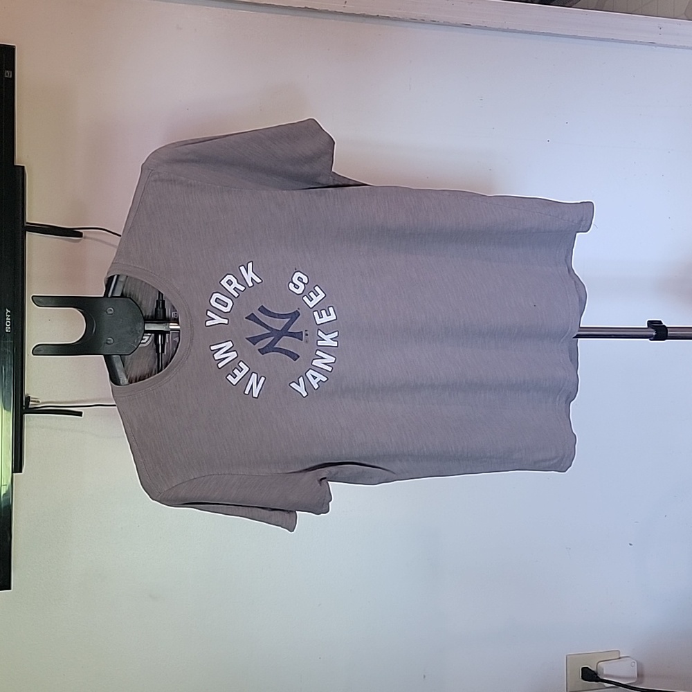 UTS New York Yankees T-shirt,  Color Gray, Size M